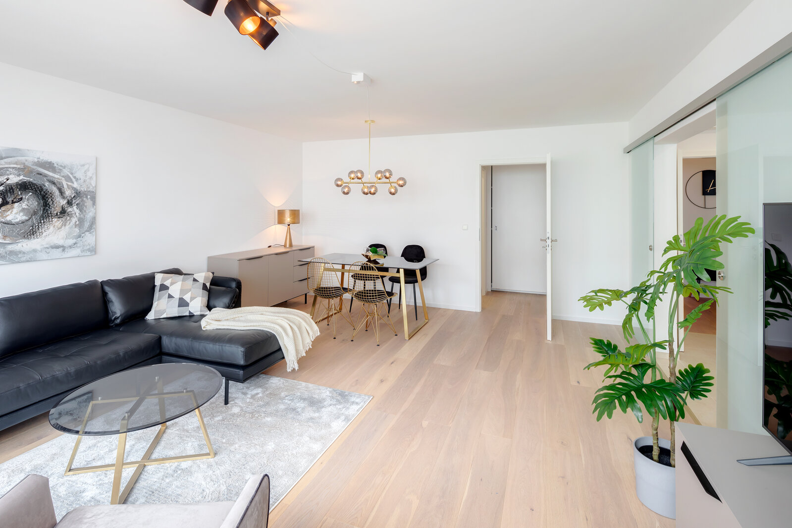 Bright 2-room apartment with lage west-facing balcony - Photo 4