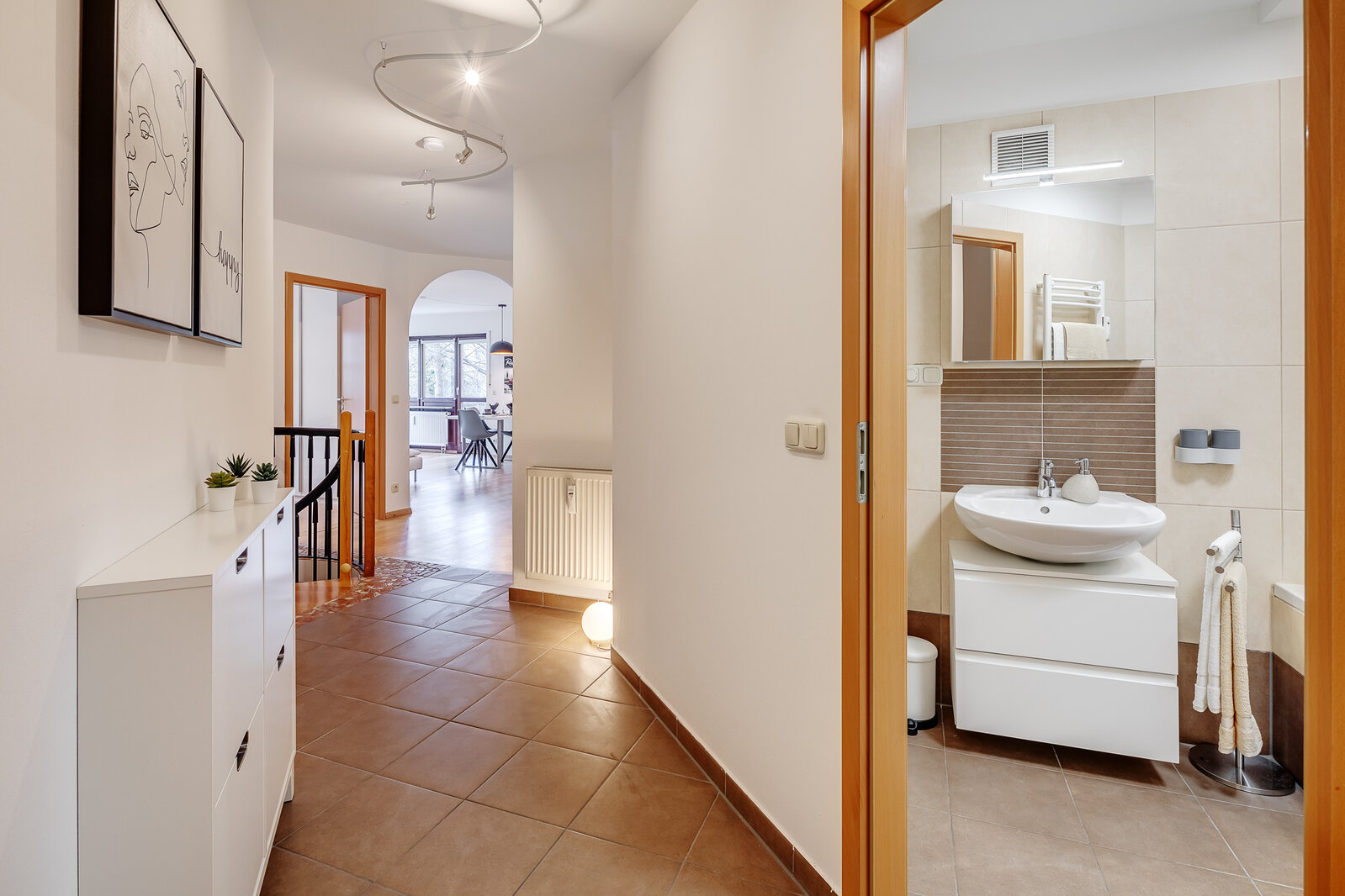 Modern and bright maisonette apartment for rent - Photo 1