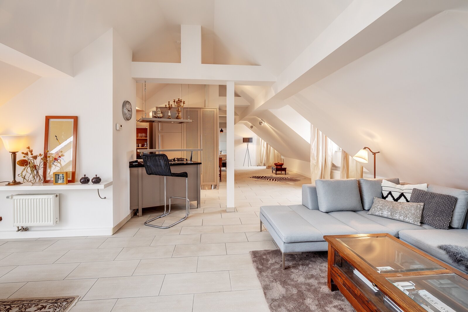 High quality furnished attic apartment for rent - Photo 2