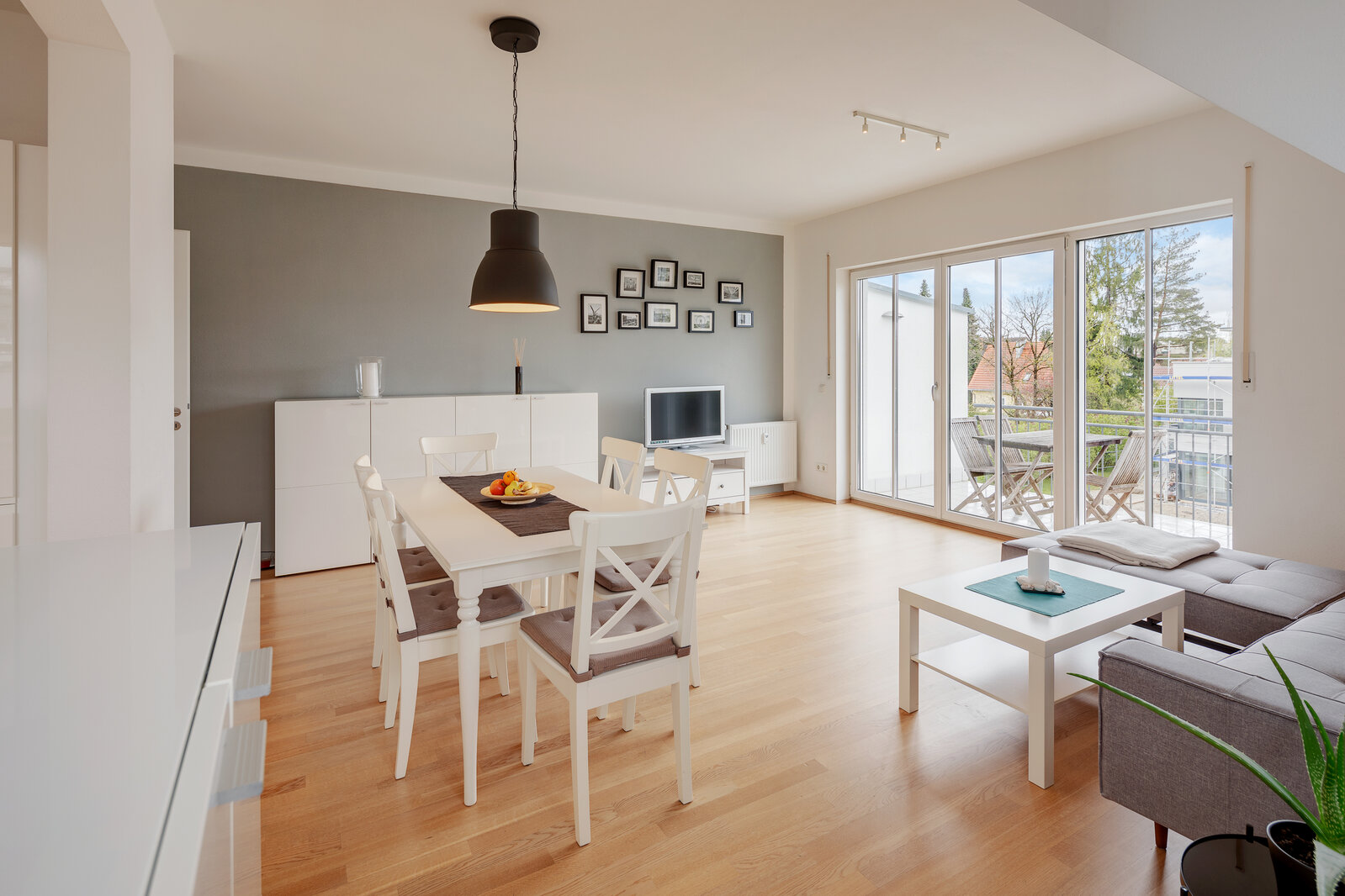 Bright attic apartment for rent in Lerchenau - Photo 4