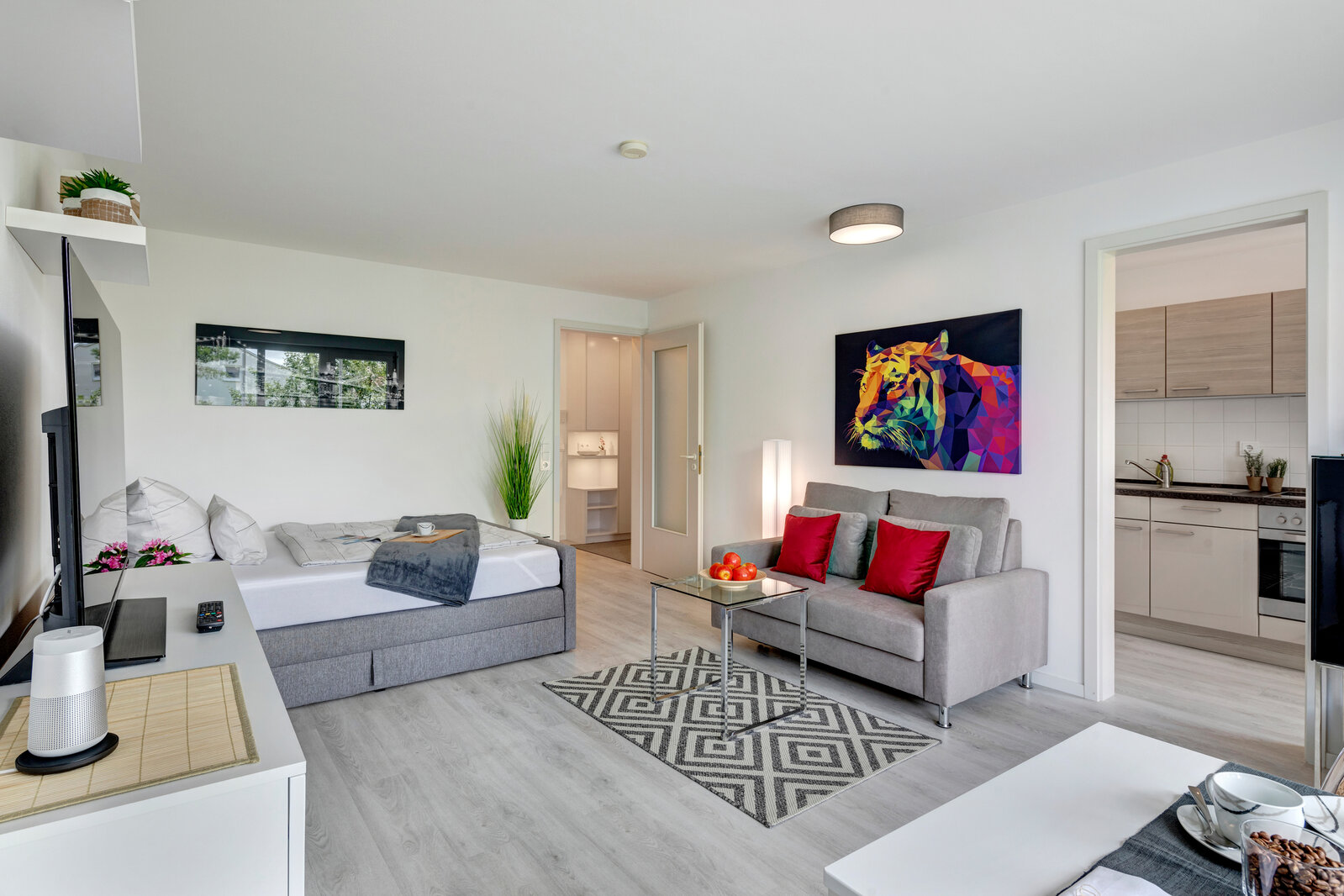 Sunny apartment for rent with south-facing balcony - Photo 2