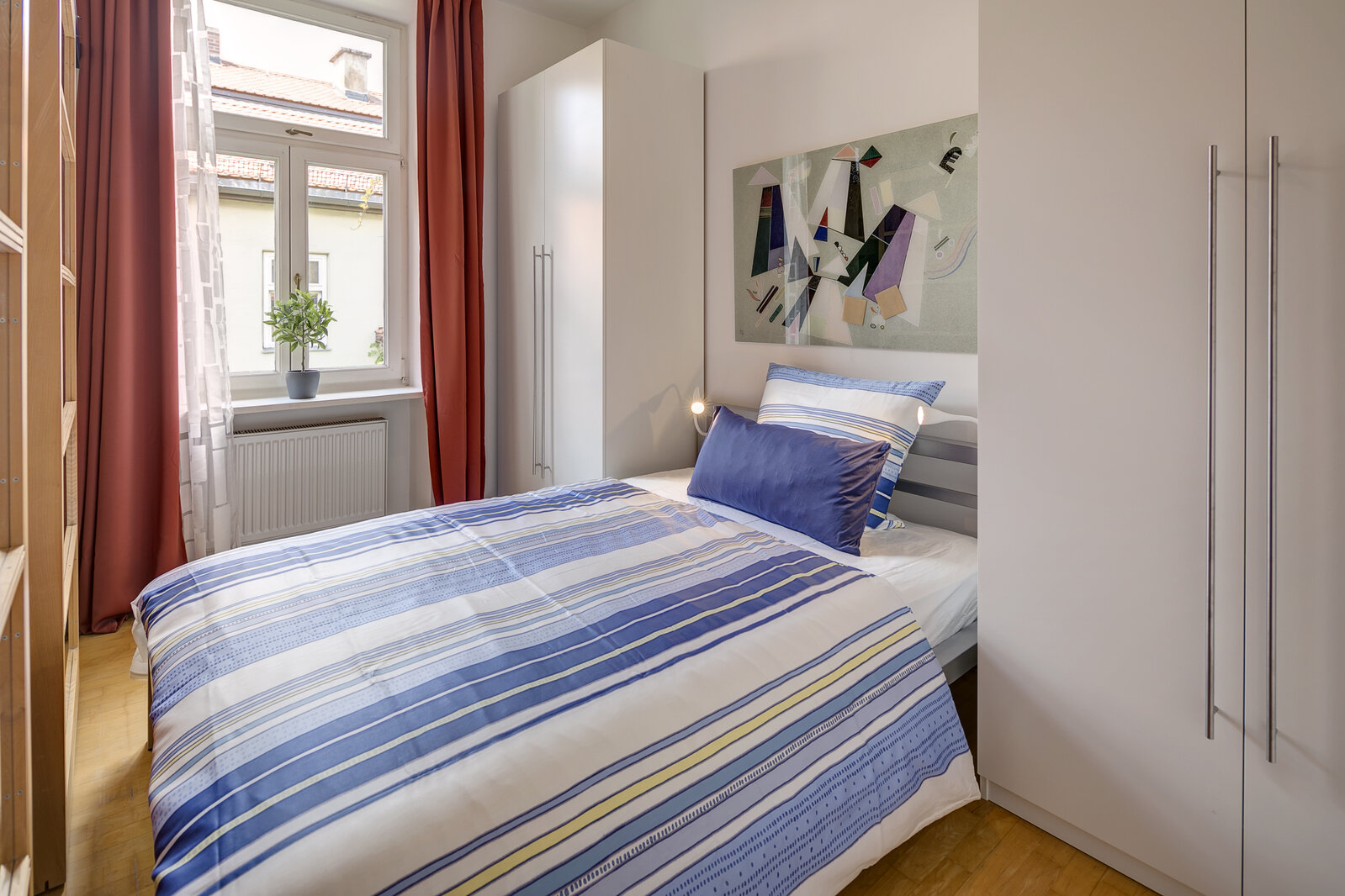 Prime location in Schwabing: quiet 1.5-room period apartment with balcony - Photo 5