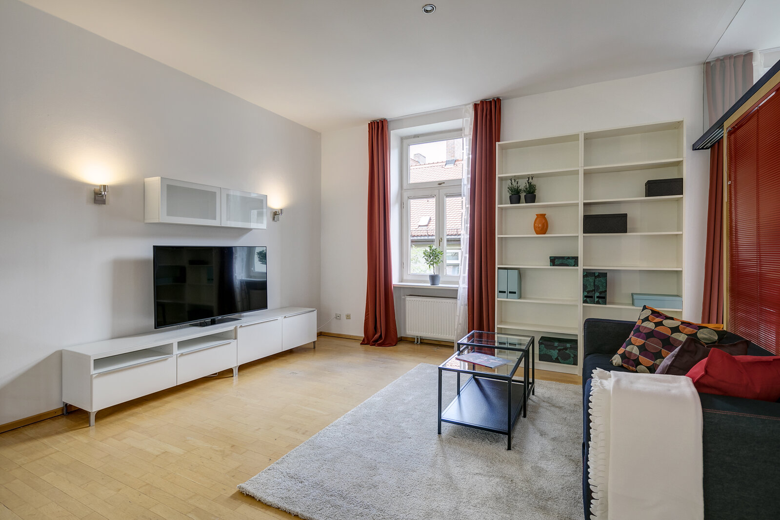 Prime location in Schwabing: quiet 1.5-room period apartment with balcony - Photo 2