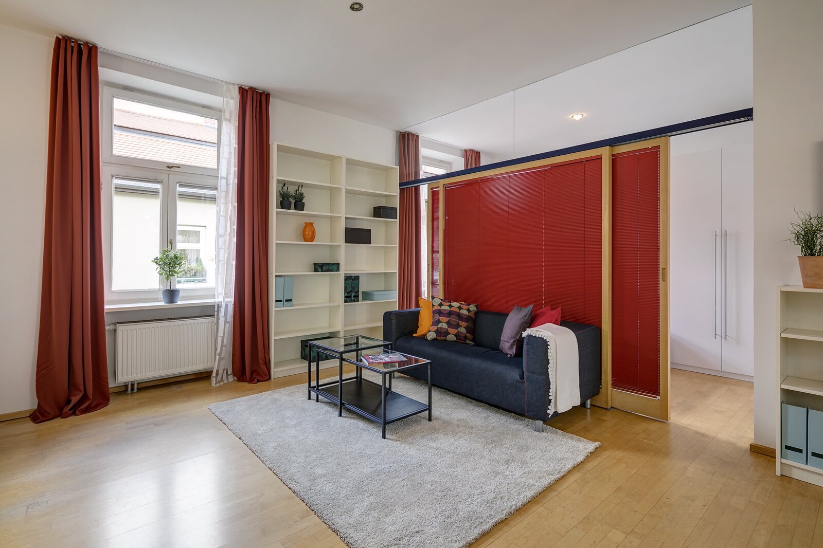 Prime location in Schwabing: quiet 1.5-room period apartment with balcony - Photo 1