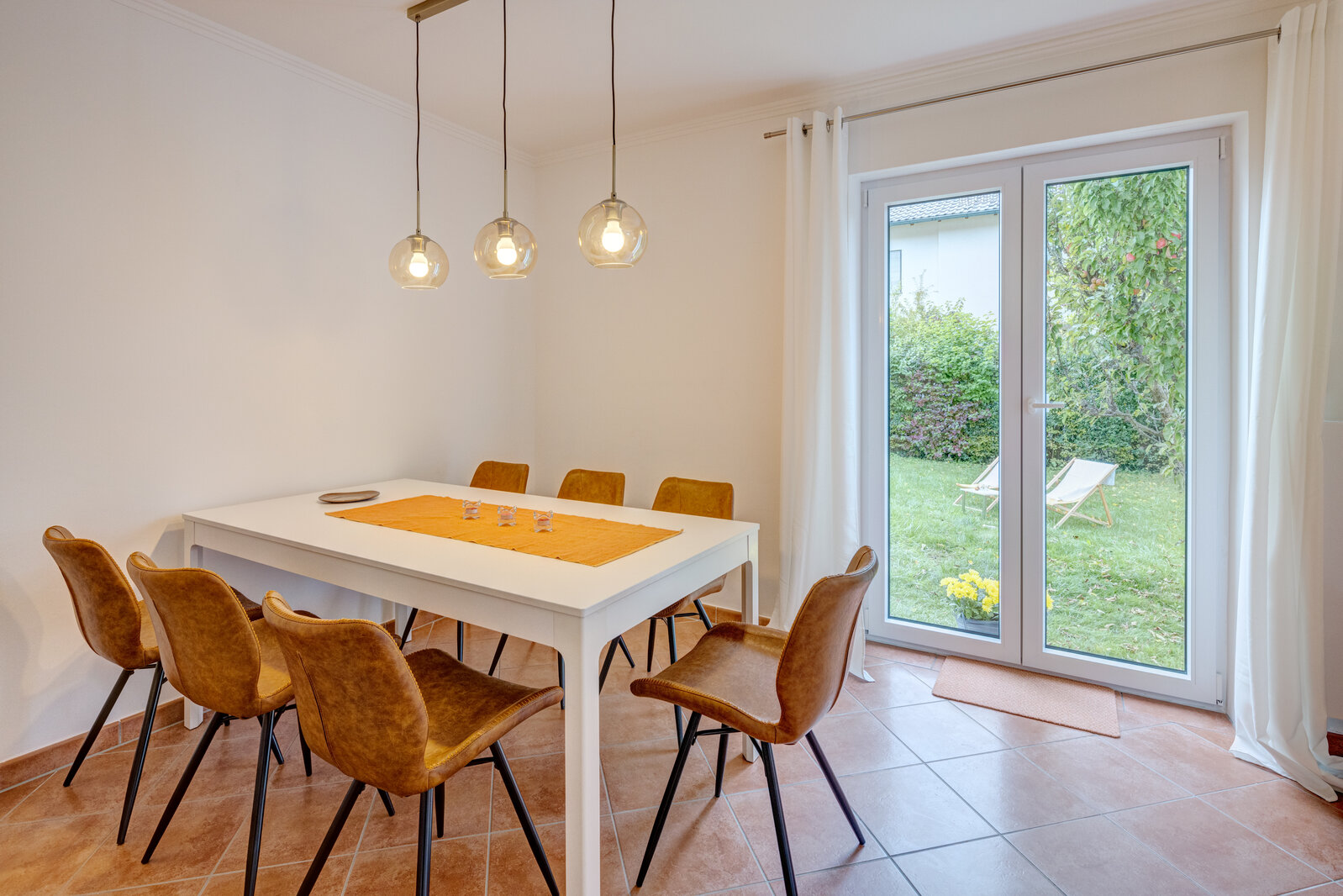Beautiful apartment for rent with terrace and garden - Photo 2