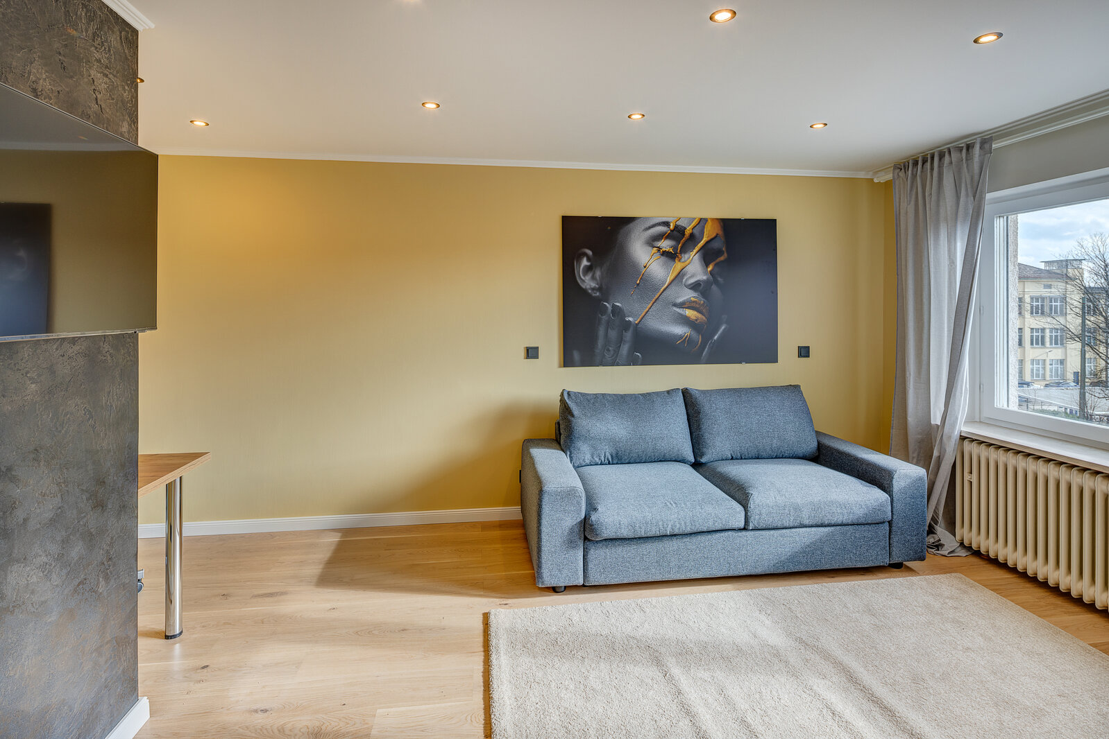 For rent: stylish and modern - Photo 1