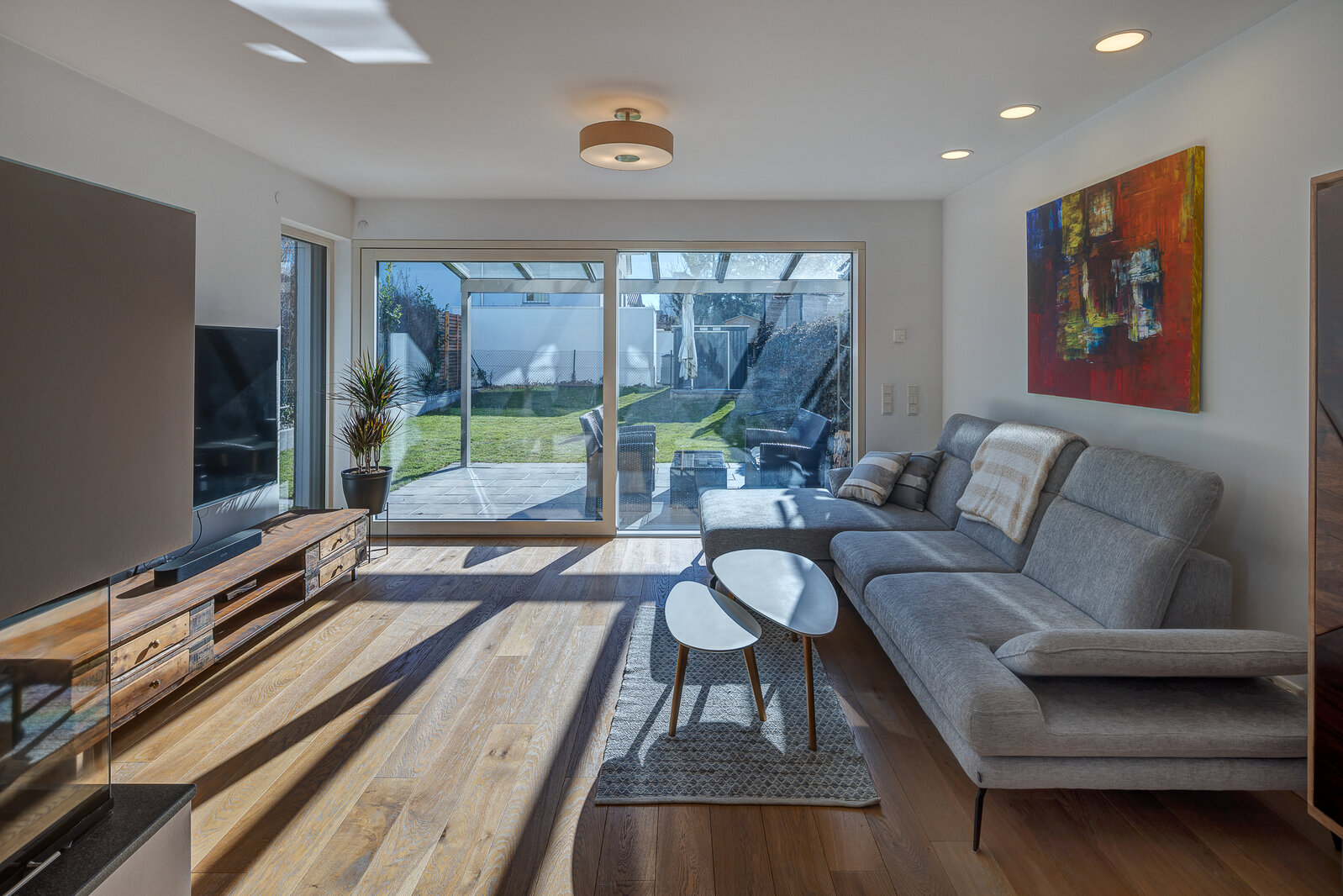 Luxurious semi-detached house near subway and suburban train - Photo 2
