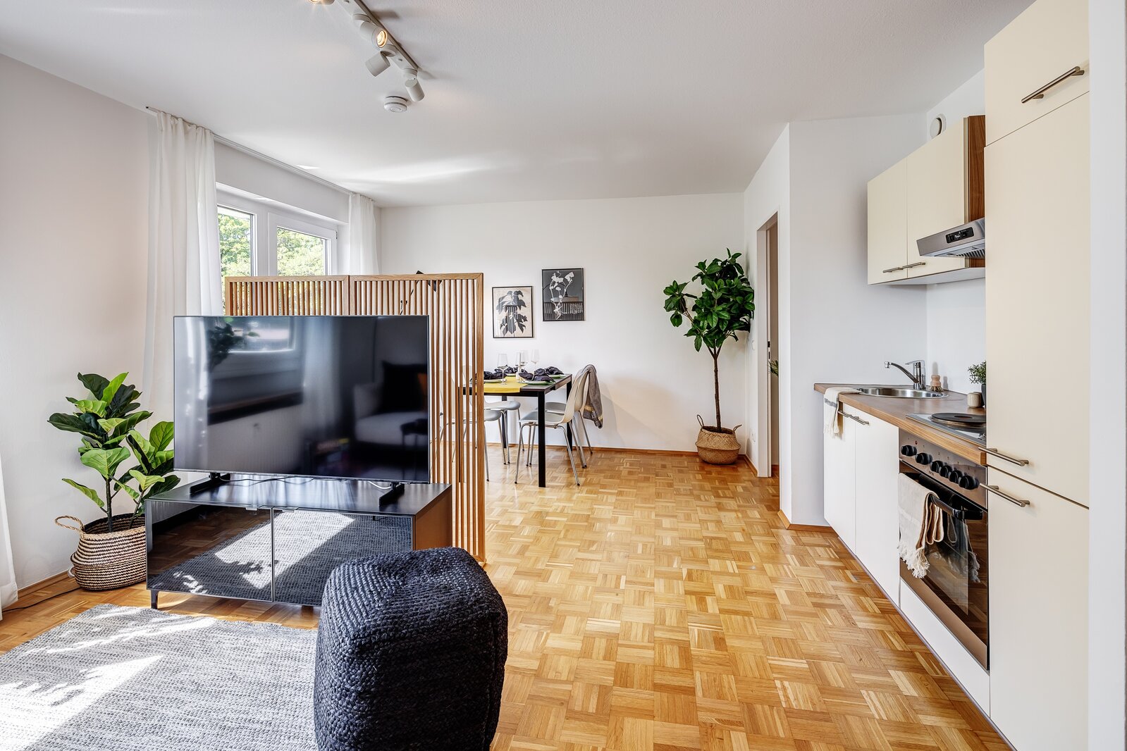 Sunny apartment facing the quiet garden side - Photo 3