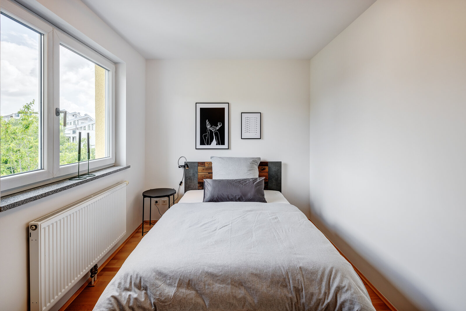 Bright apartment with balcony and home office area - Photo 4