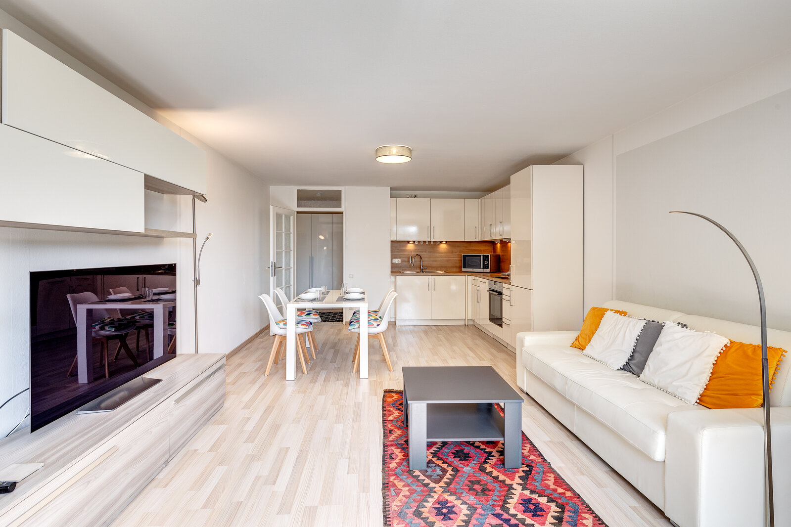 Furnished apartment with large balcony for rent - Photo 4