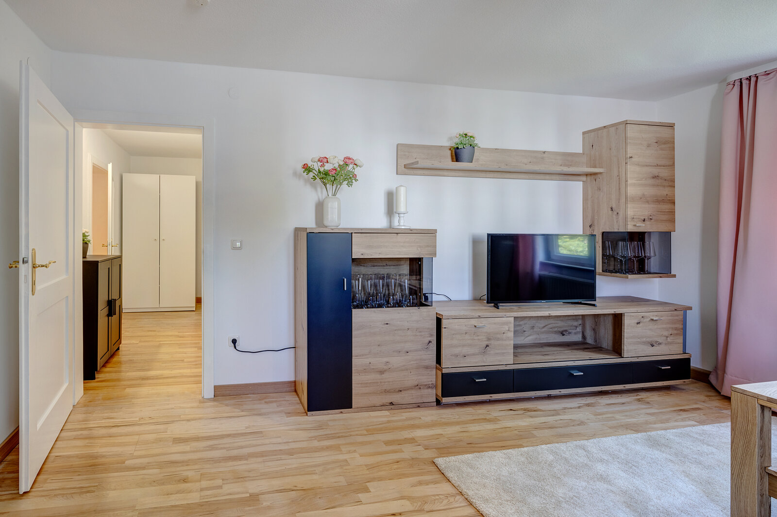 Nice 2-room apartment near Rotkreuzplatz for rent - Foto 2