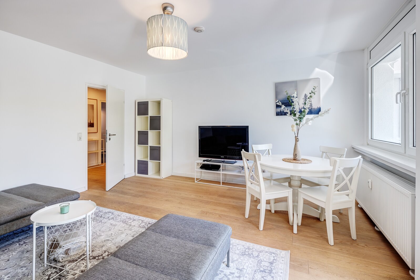 Newly renovated 3-room apartment with south balcony for rent - Photo 2