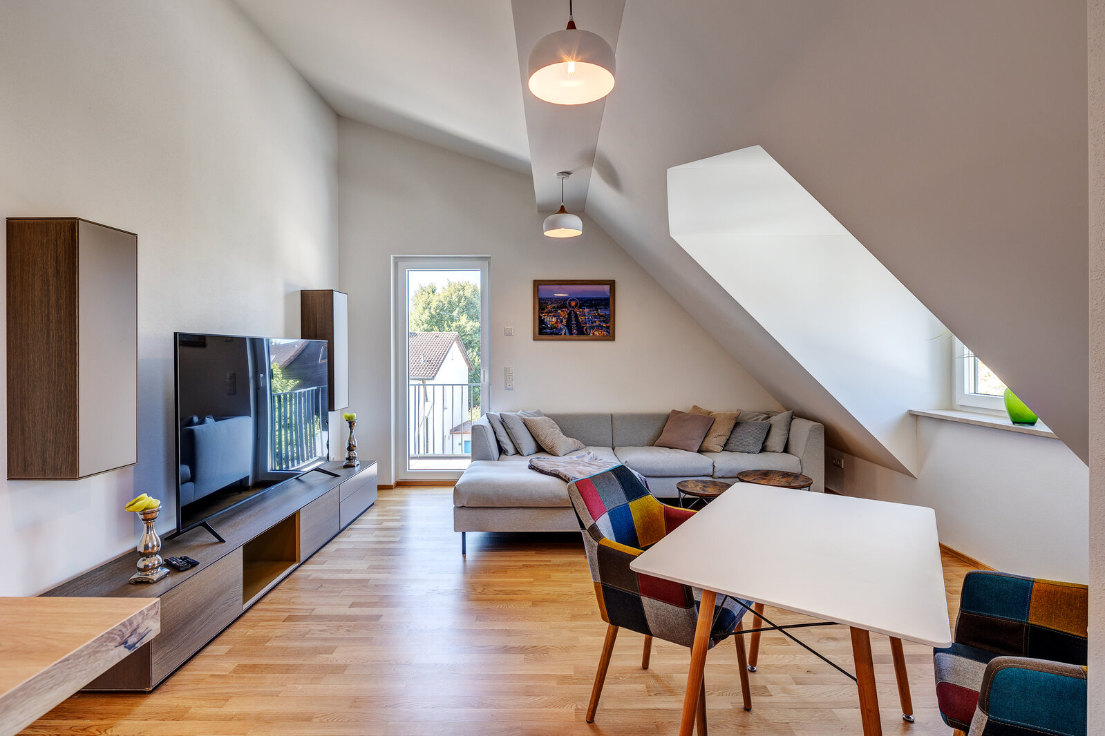 Beautifully furnished attic apartment in Trudering - Photo 1