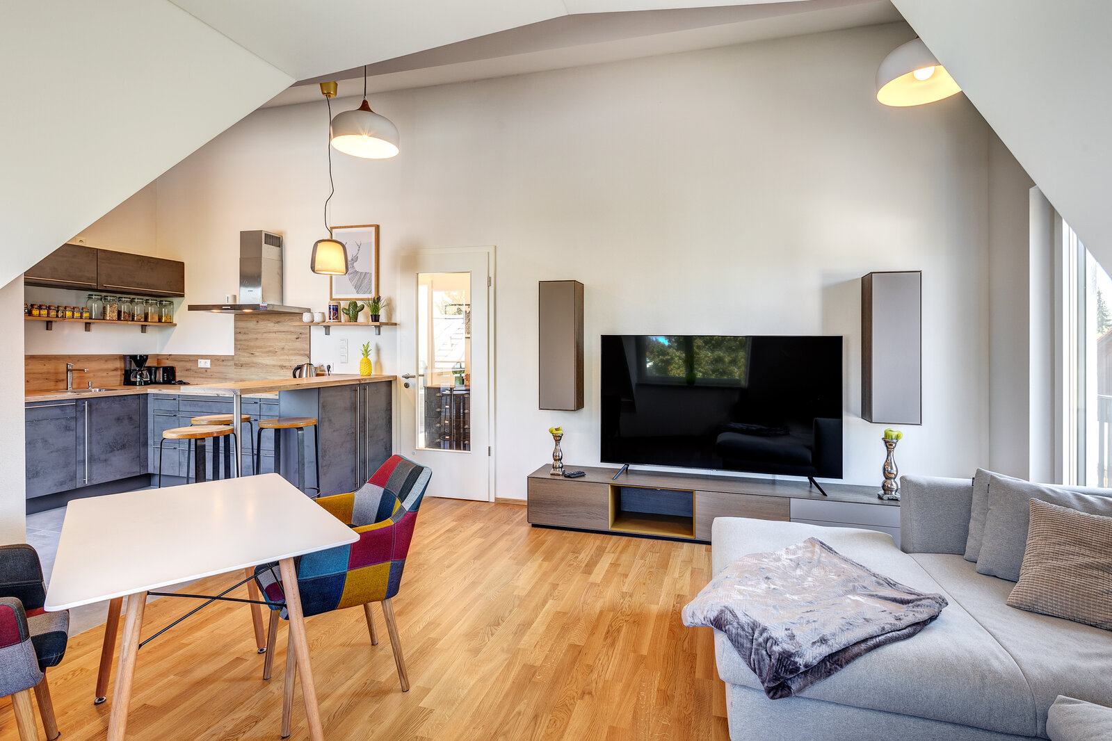 Beautifully furnished attic apartment in Trudering - Photo 4