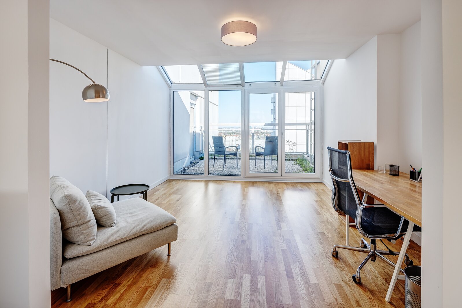 Charming and modern maisonette penthouse for rent - Photo 5