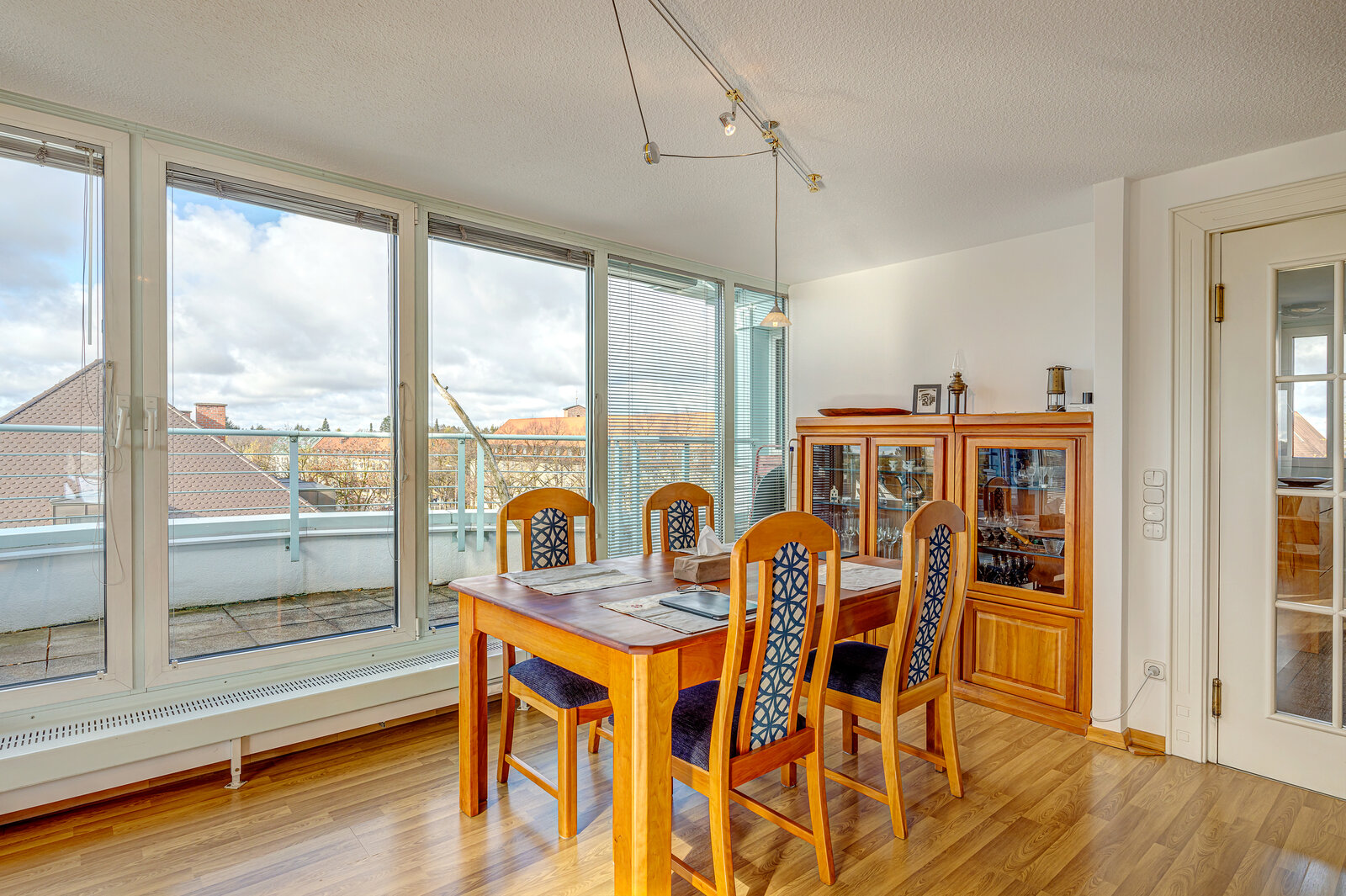 Maisonette apartment with balcony and roof terrace - Photo 5