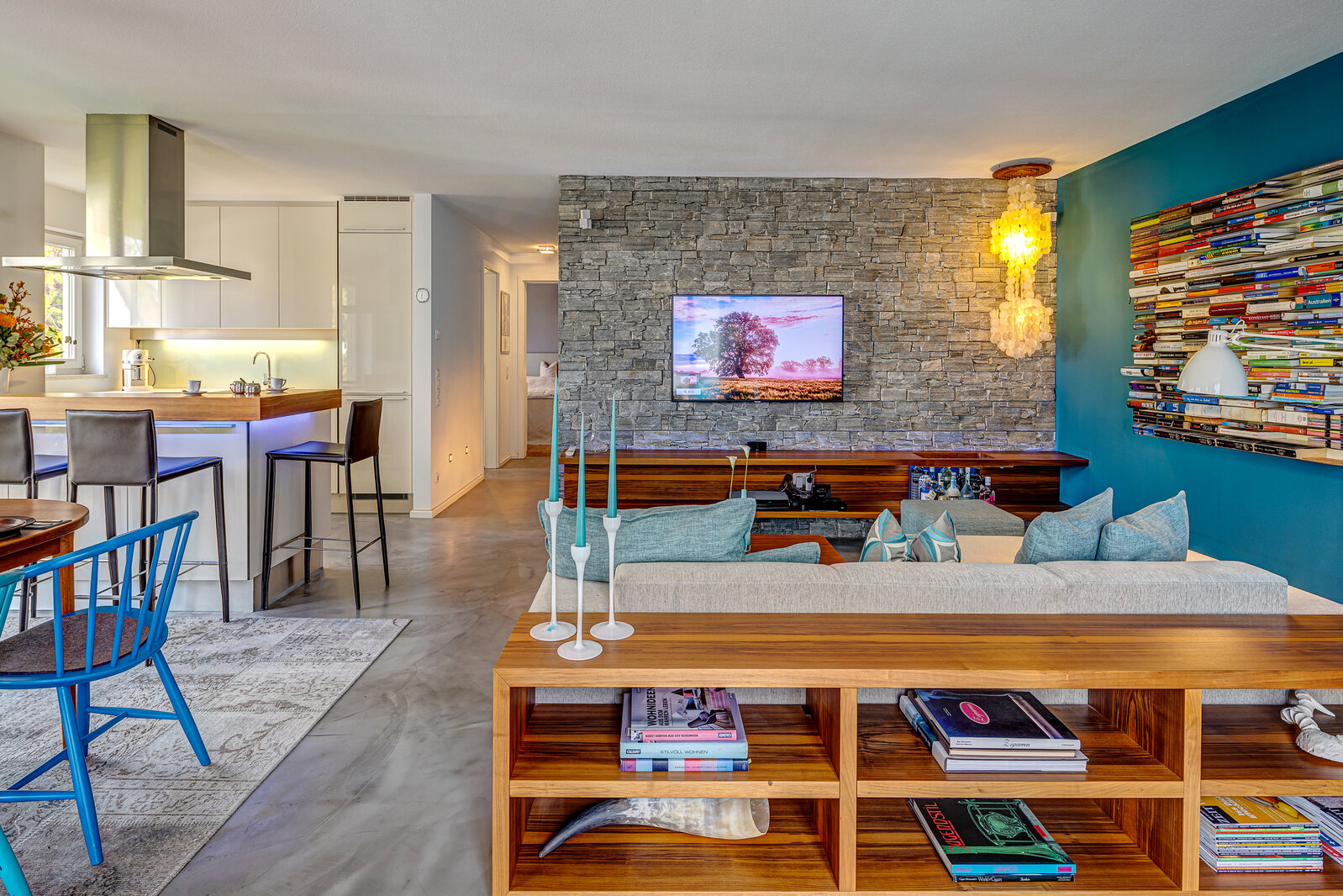 Quiet apartment with loft character and balcony for rent - Photo 1