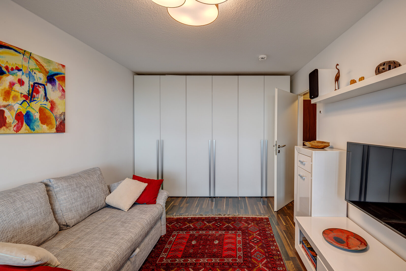 Beautiful bright 1-room apartment with panoramic view - Photo 1
