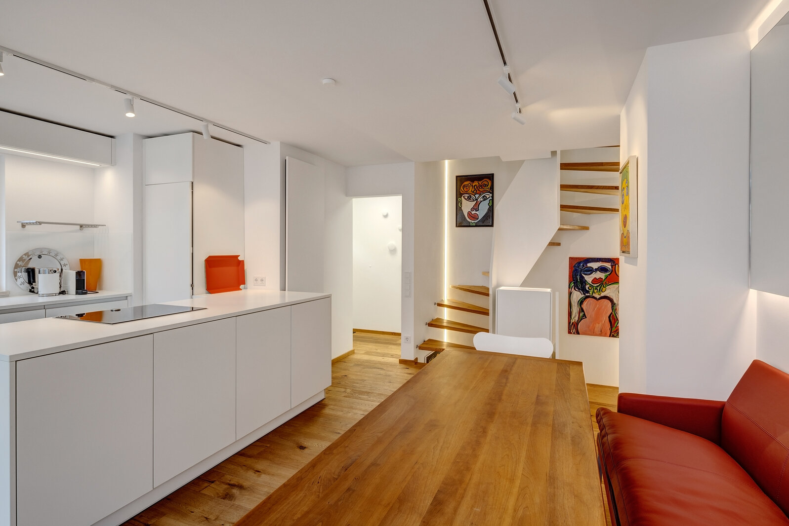 First occupancy: house with special architecture - Photo 1