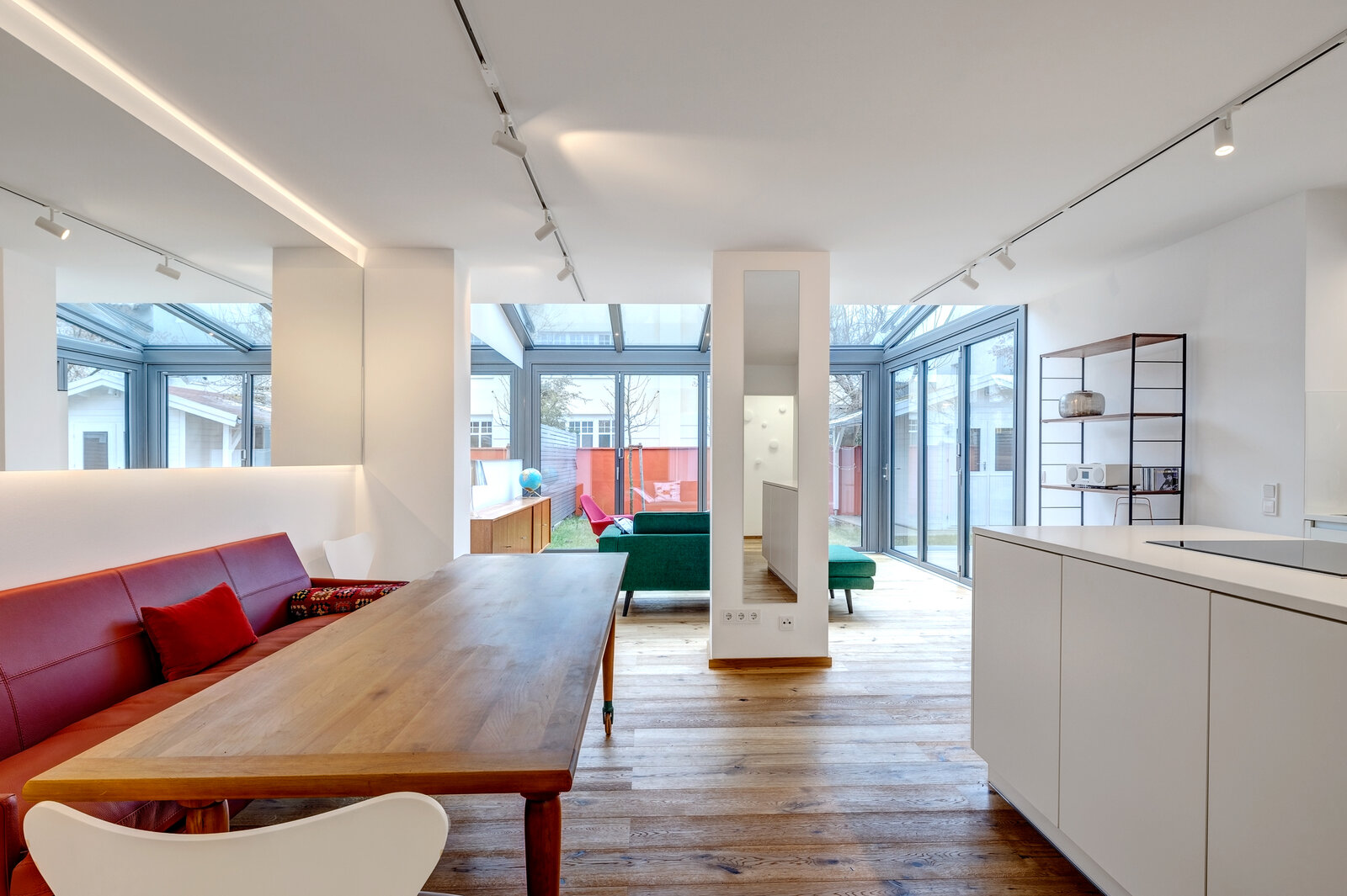 First occupancy: house with special architecture - Photo 3