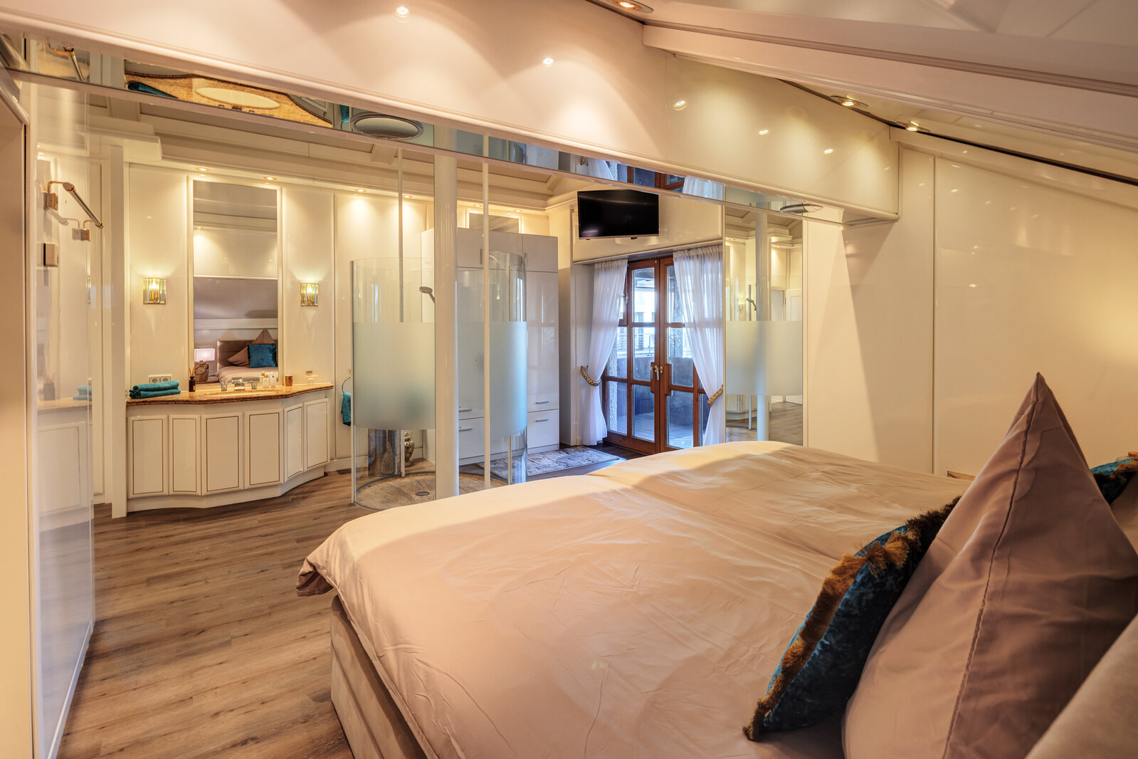 Luxury mansion half for rent with garden - Photo 4