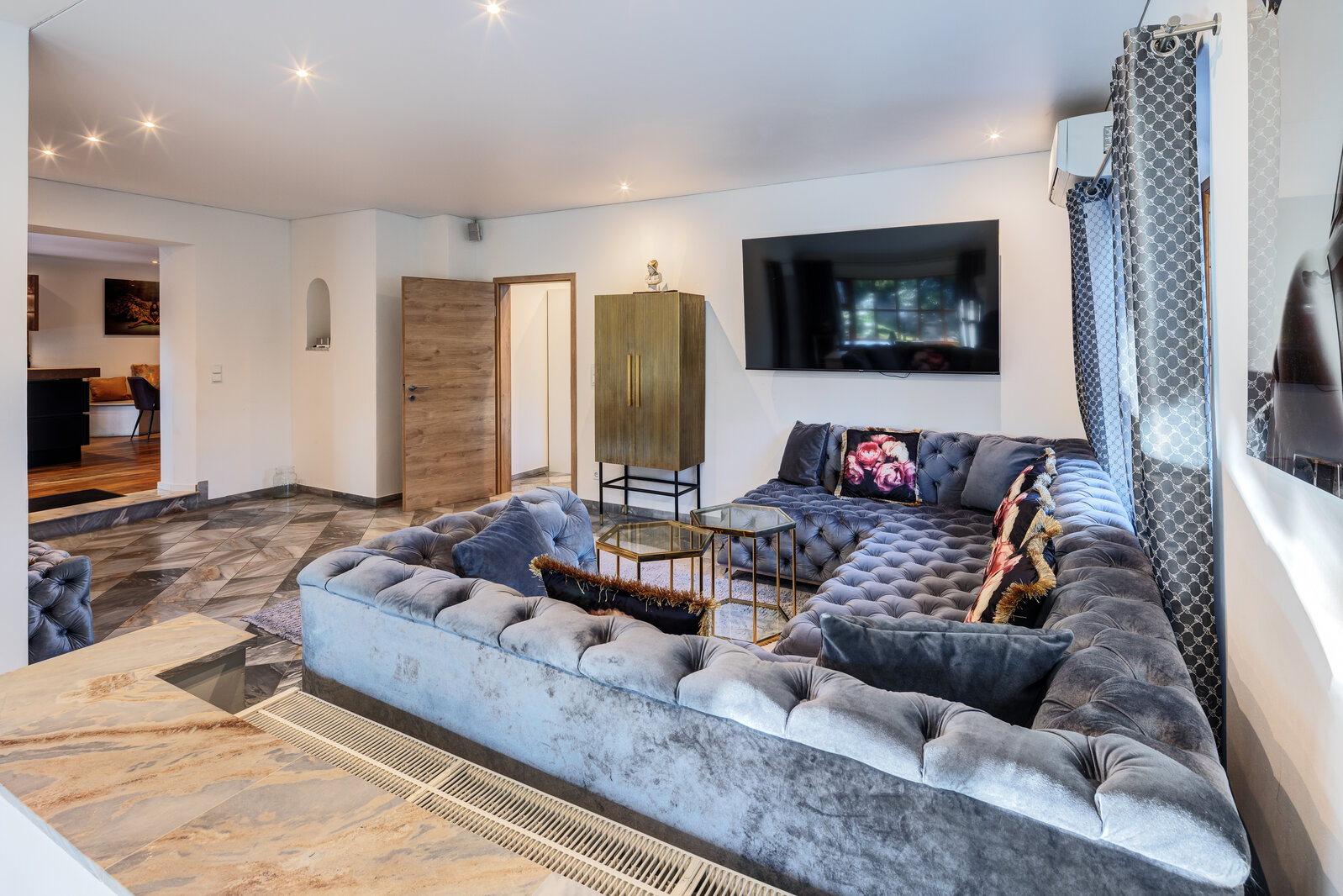 Luxury mansion half for rent with garden - Photo 1