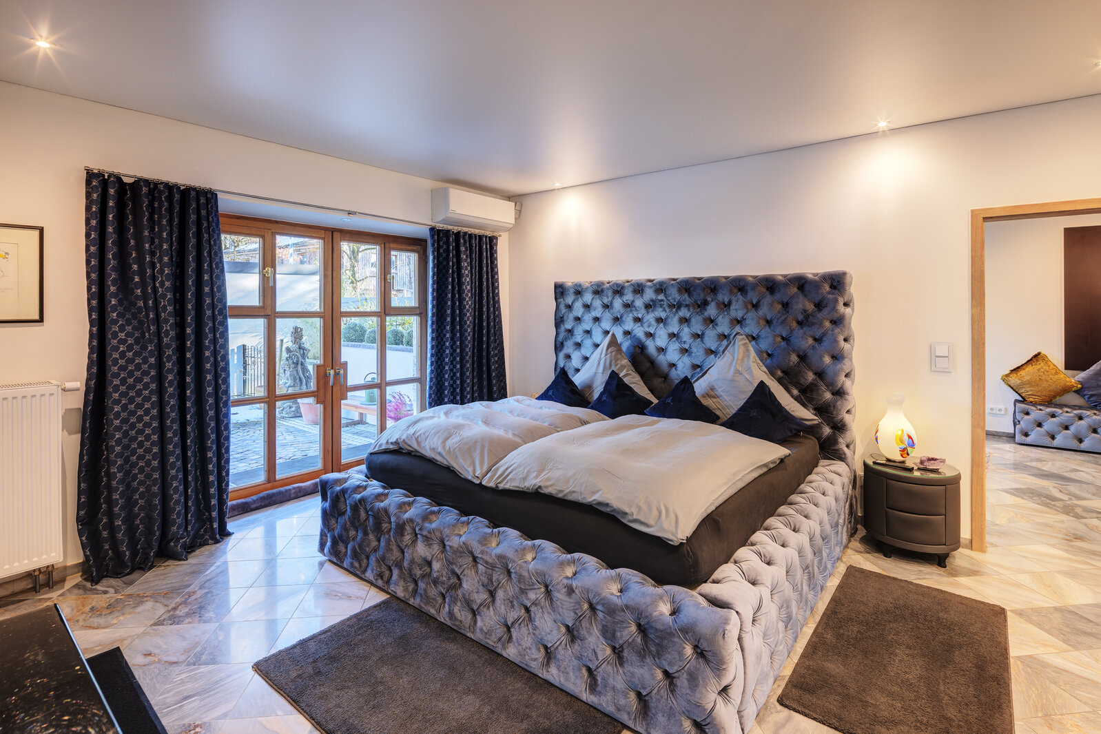 Luxury mansion half for rent with garden - Photo 1