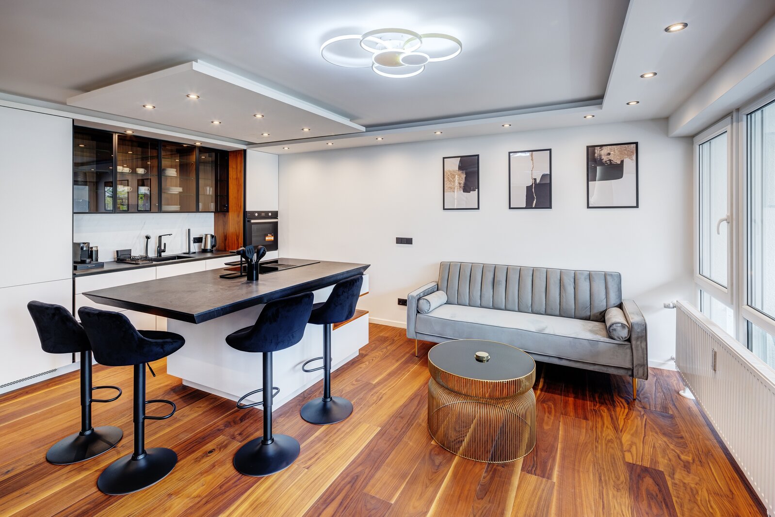 Luxurious 4-room apartment at the Nymphenburg Castle Park - Photo 1