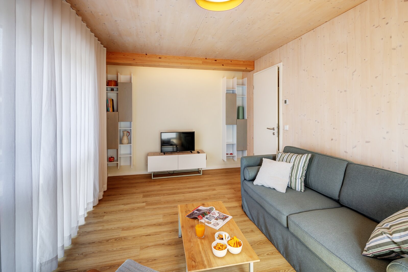 Unique apartment with wooden elements - Foto 2