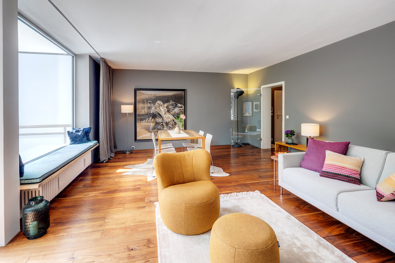 Stylish living in exclusive location - Photo 1
