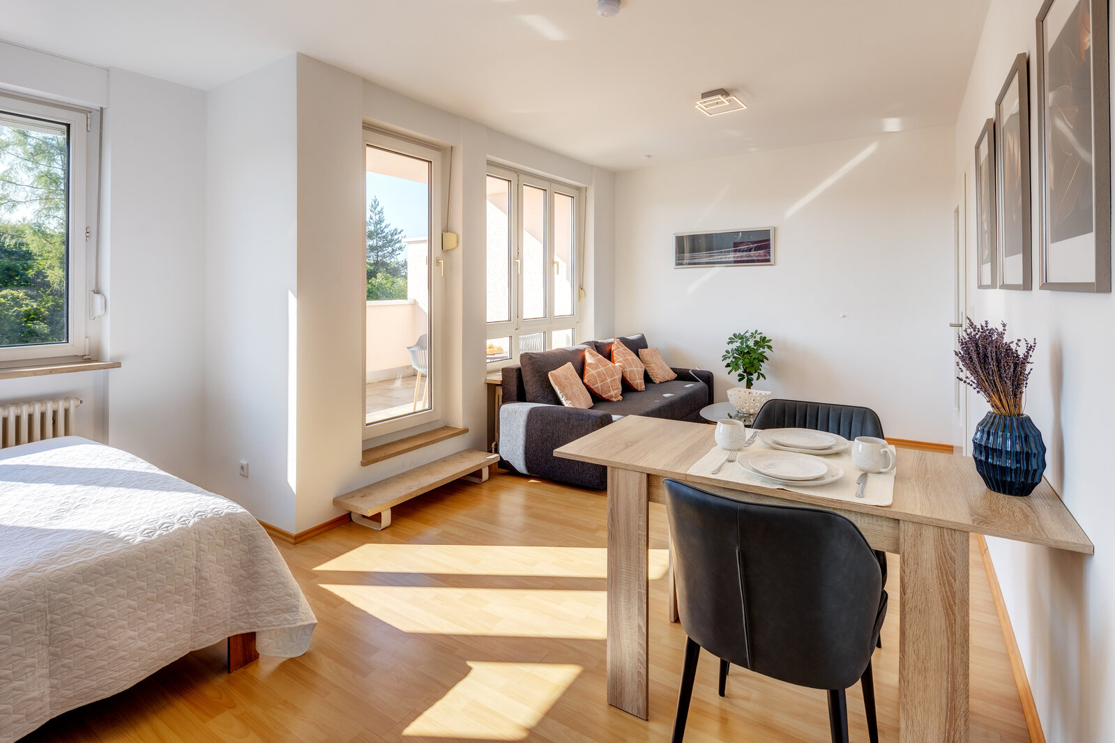 Modern and bright roof-terrace apartment for rent - Photo 1