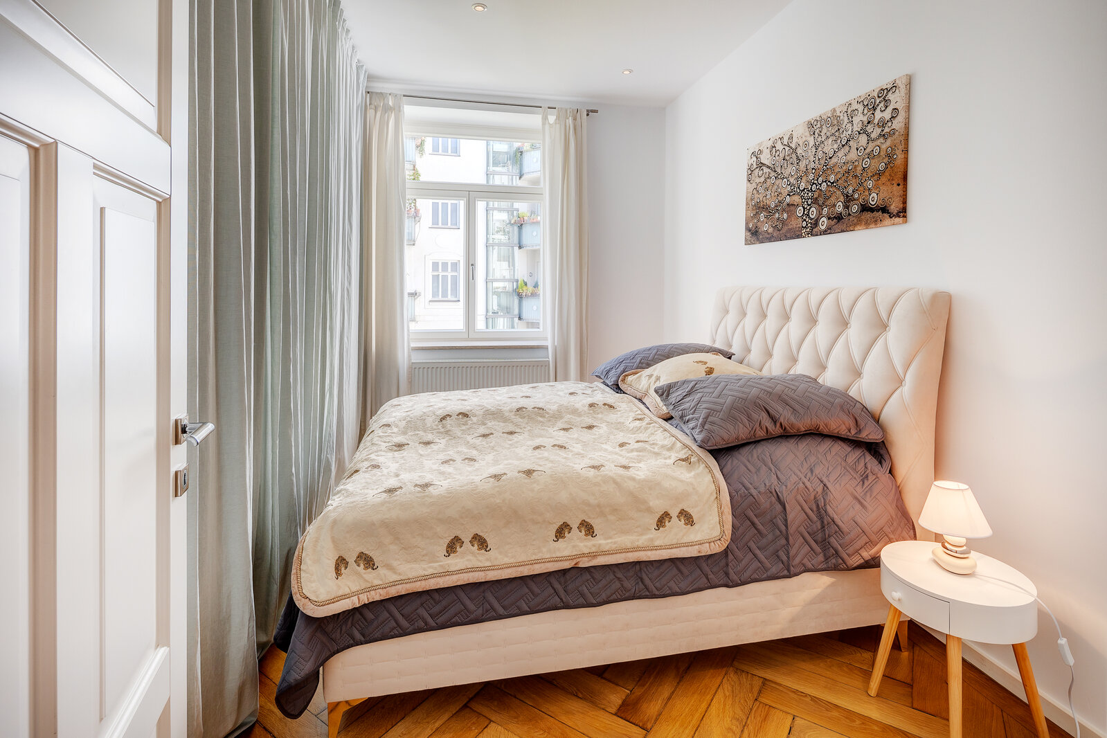 Central period apartment in quiet rear building - Foto 4