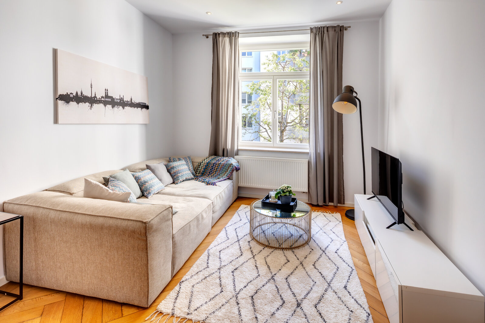 Central period apartment in quiet rear building - Foto 3
