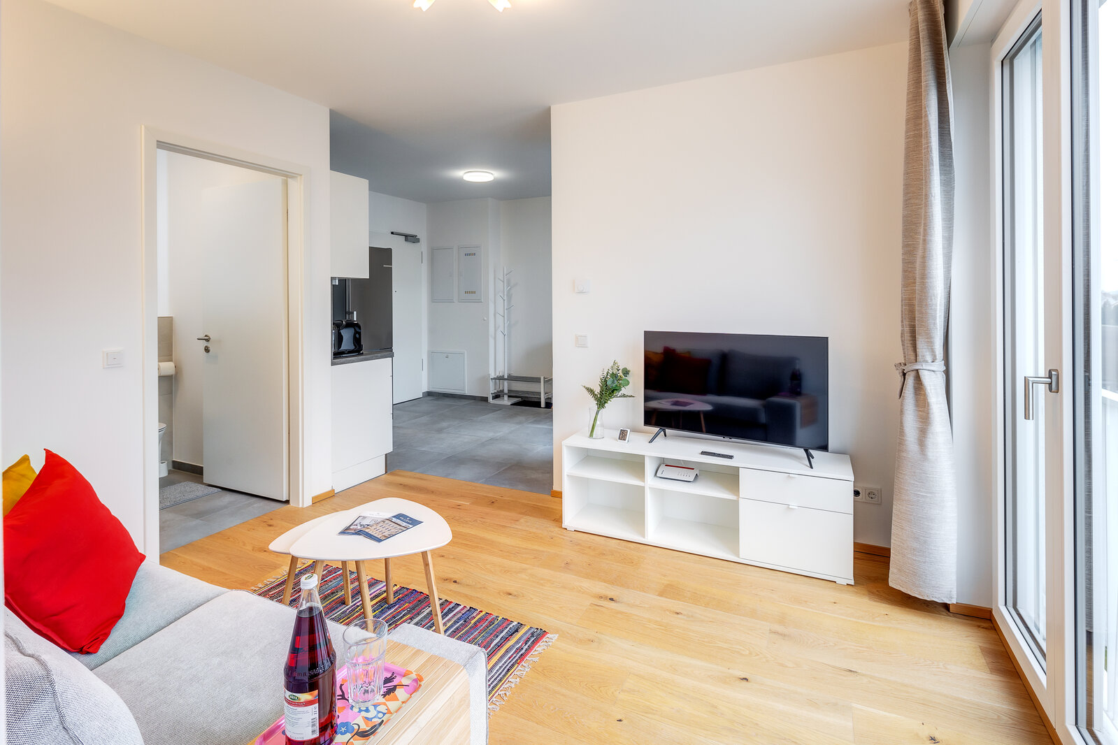 City meets nature: 1.5-room apartment in new building - Photo 2