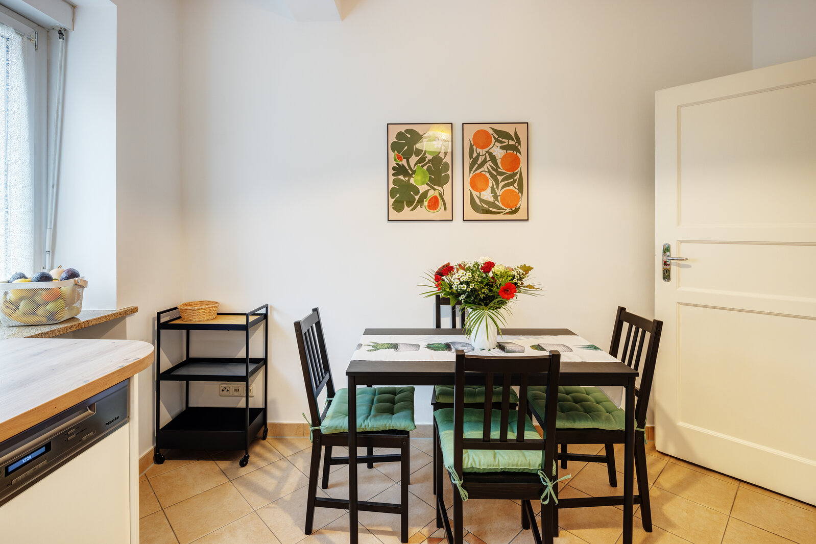 Beautiful historic apartment with three bedrooms - Foto 4