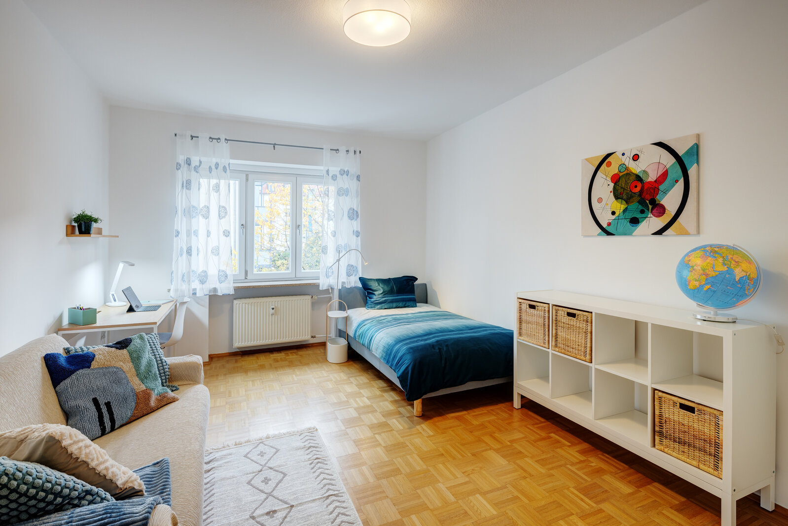 Beautiful historic apartment with three bedrooms - Photo 4