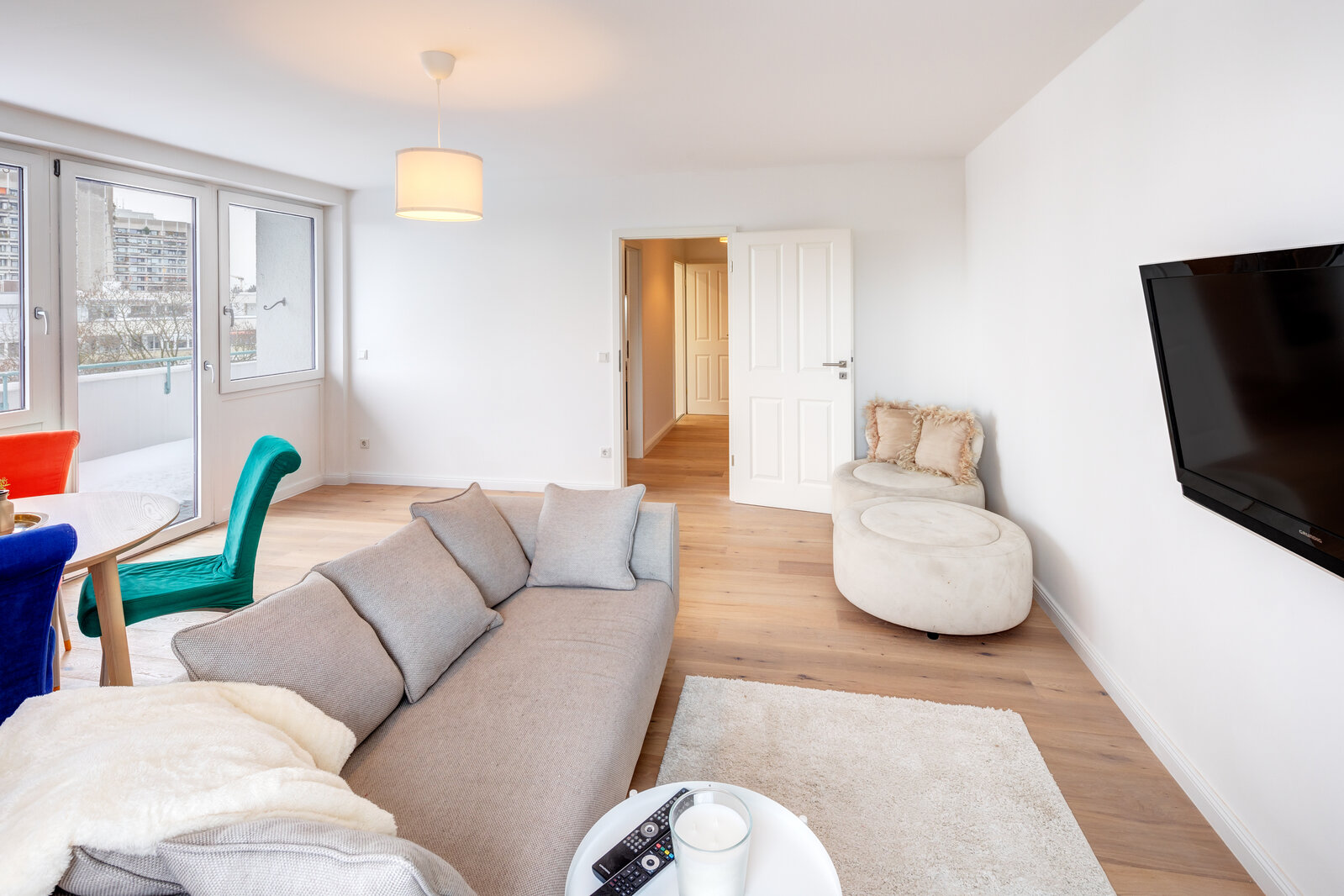 Bright roof-terrace apartment with modern bathroom - Photo 1