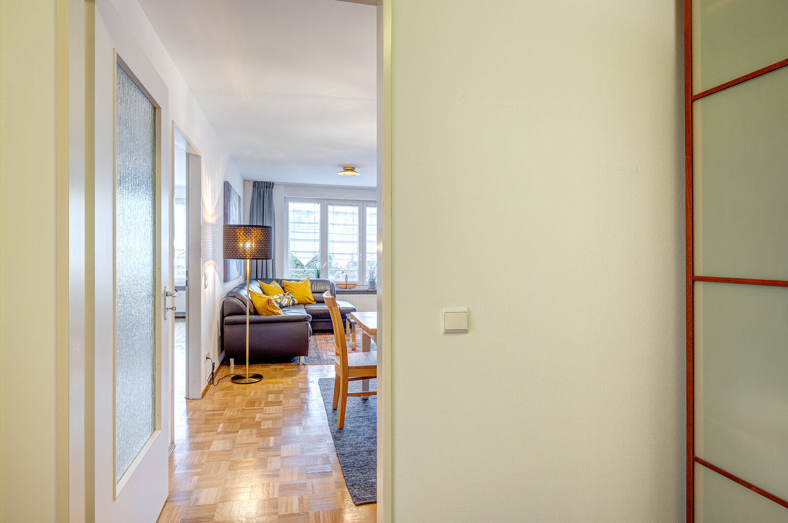 Cozy 2-room apartment with good traffic connections - Photo 1