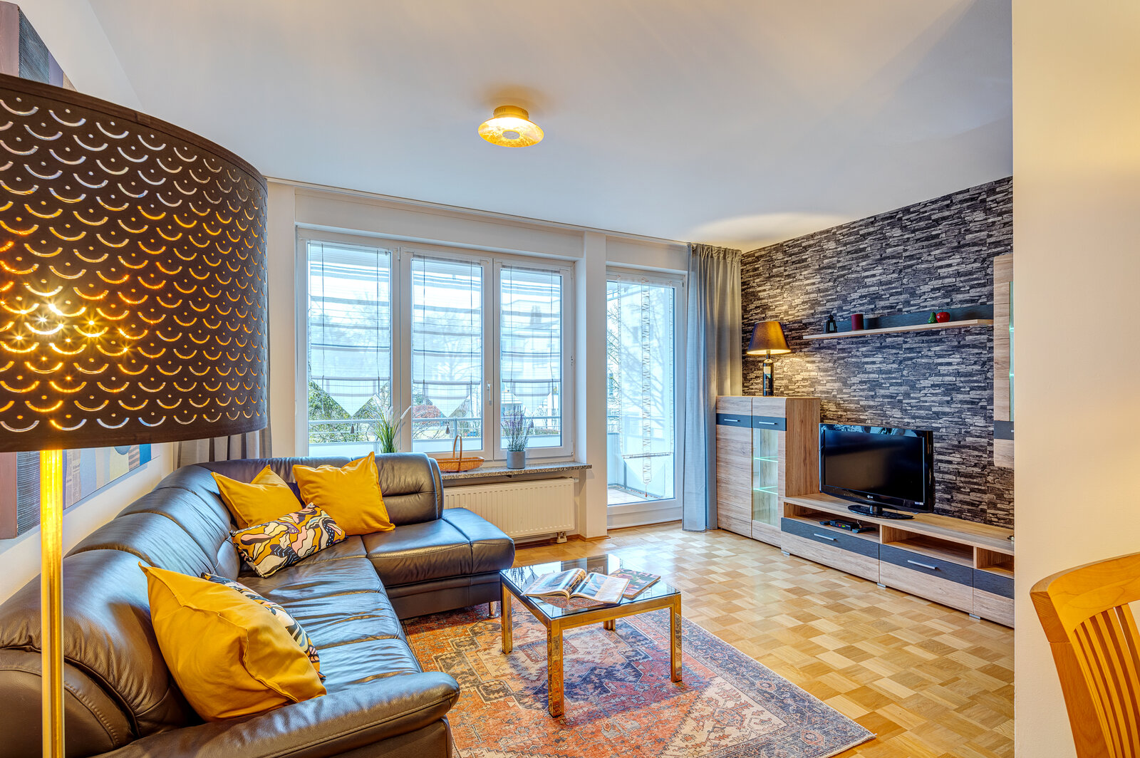 Cozy 2-room apartment with good traffic connections - Photo 2