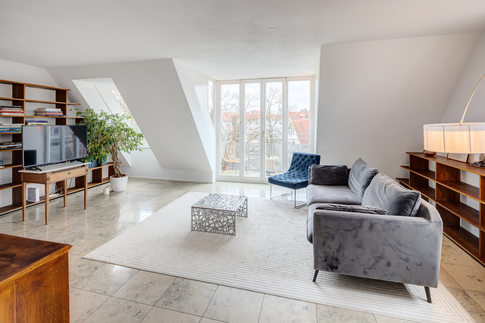 Bright attic apartment directly at the Würm river - Photo 1