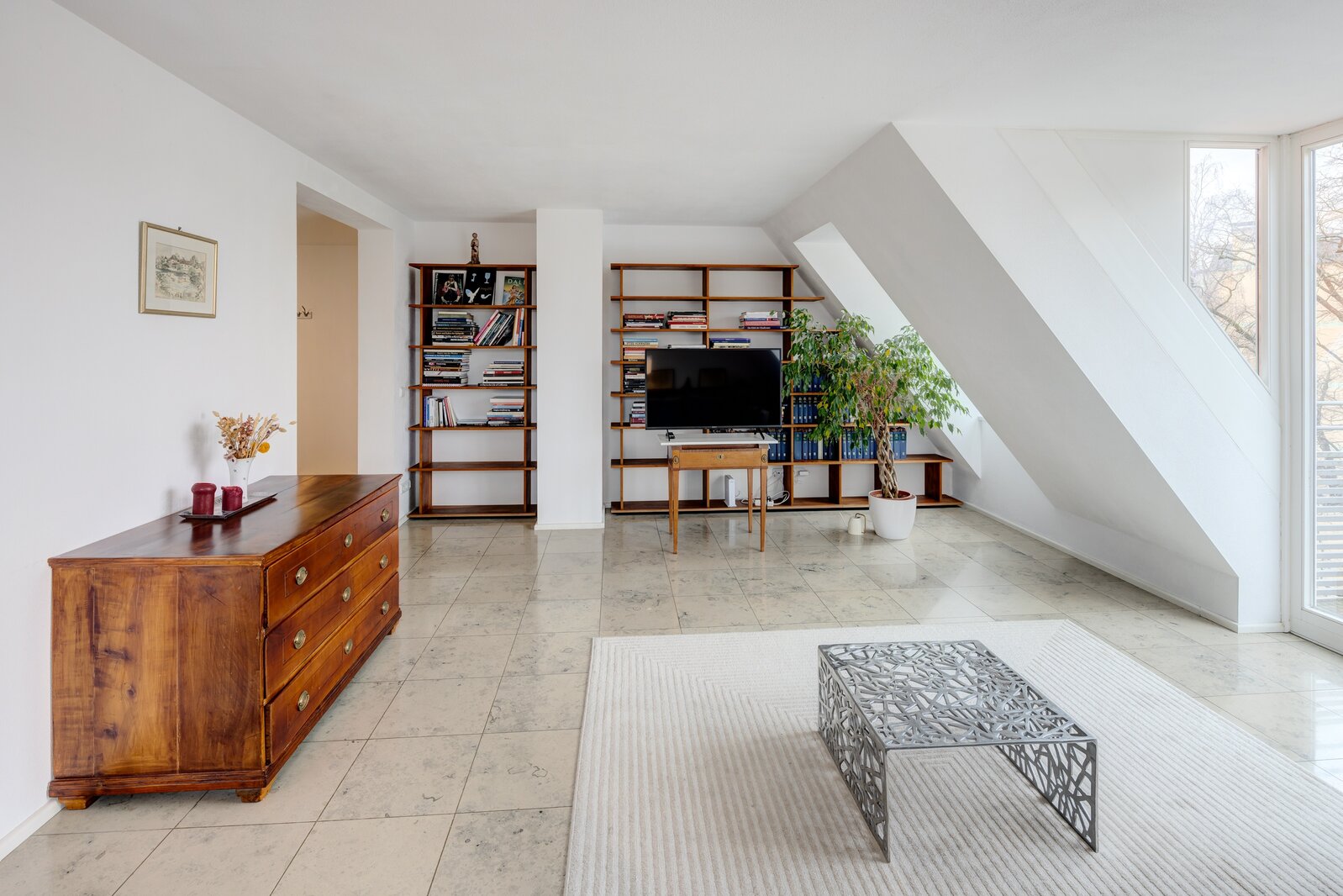 Bright attic apartment directly at the Würm river - Photo 2