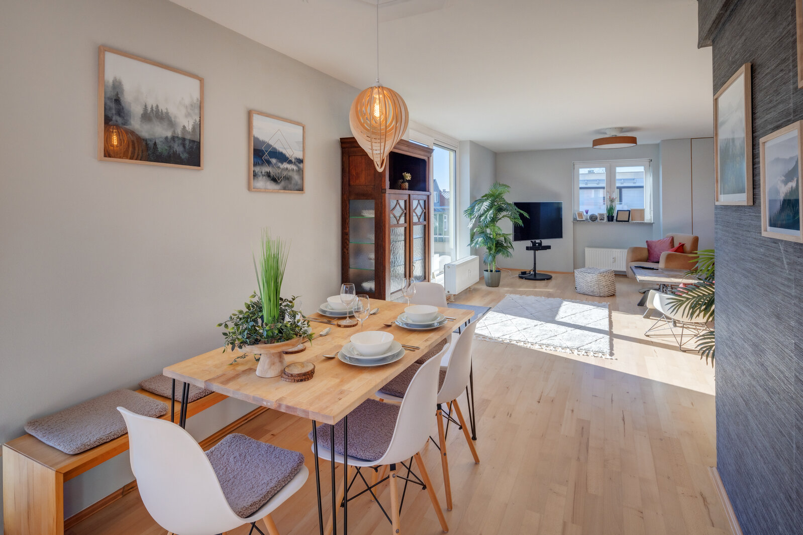 Generous attic apartment with roof-terrace for rent - Photo 1