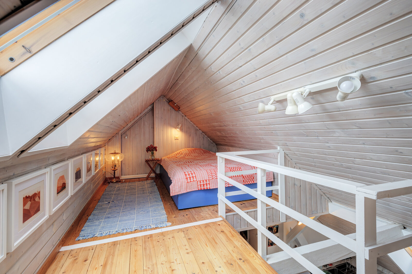 Charming attic apartment in historic artist's villa - Photo 3