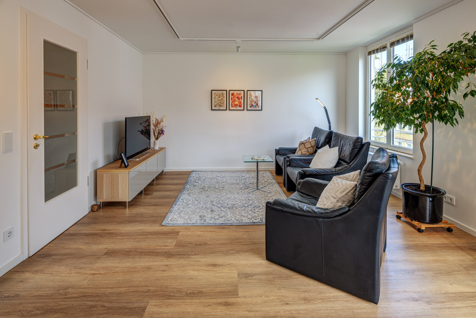 Cozy 2-room apartment with bay window - Foto 3