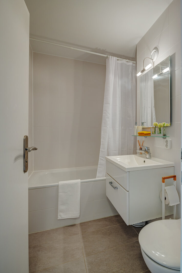 Apartment mit Panoramablick, schön und hell möbliert - Photo 5