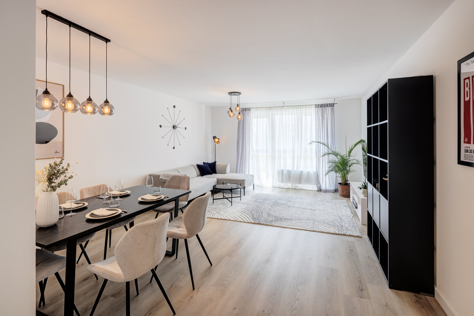 Modern and cozy home with three balconies - Photo 1