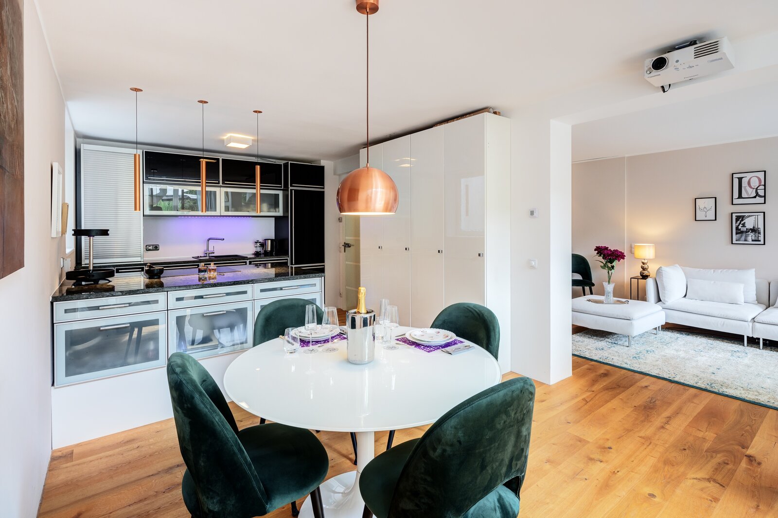 Stylish and unique gallery apartment in Solln for rent - Photo 5