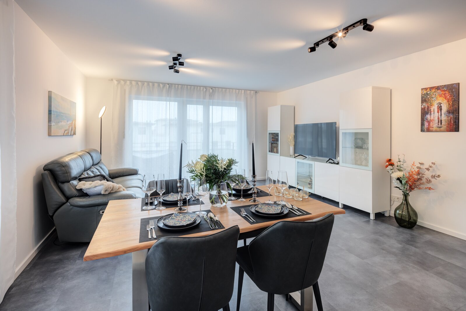 Bright 3-room apartment, like new furniture - Photo 3