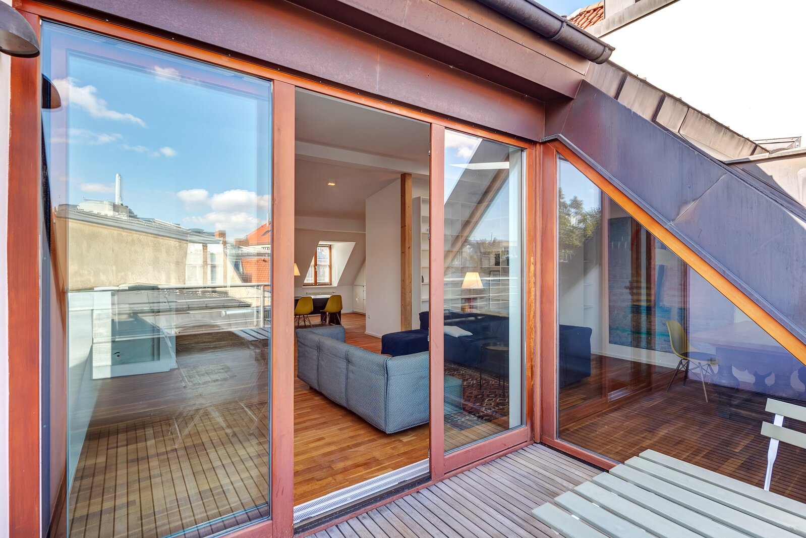 Bright attic apartment – your individual home - Photo 4