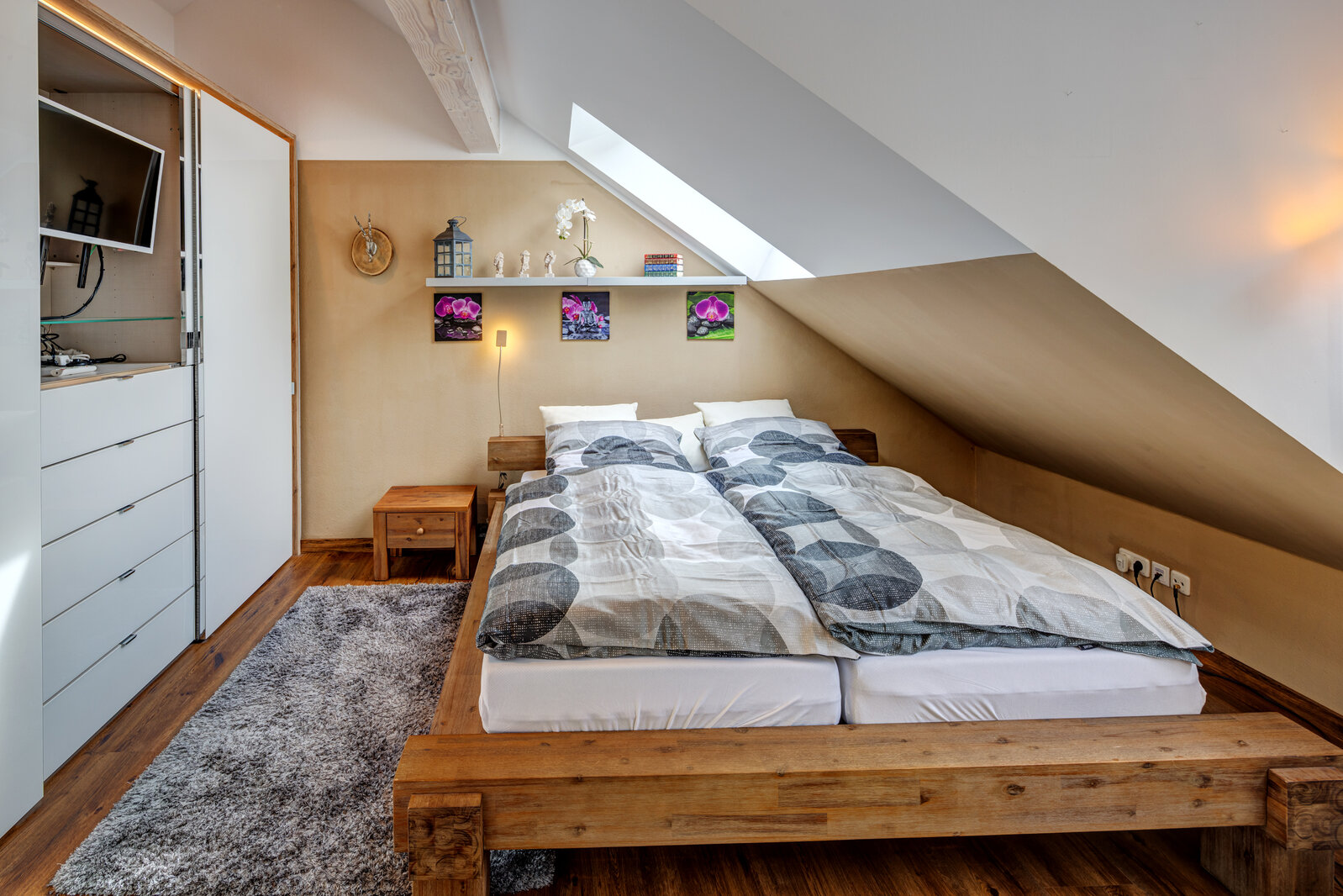 Beautiful attic apartment fro rent in quiet area - Photo 4